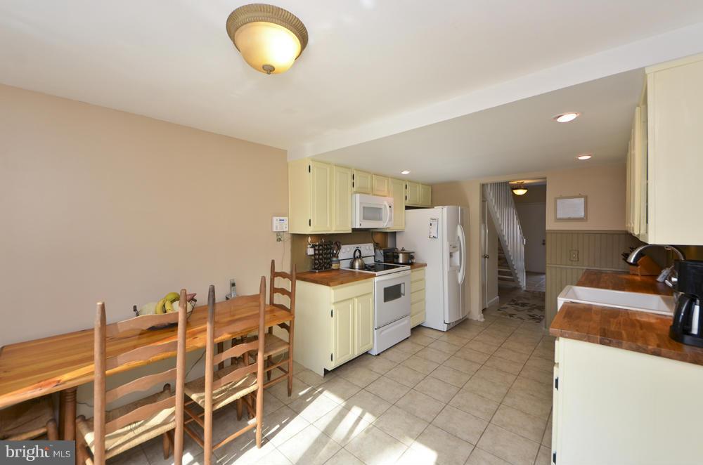 2233 Wheelwright Court Reston, VA 20191 - Photo 13 of 30 Kitchen
