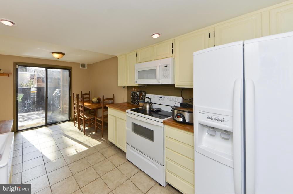2233 Wheelwright Court Reston, VA 20191 - Photo 18 of 30 Kitchen