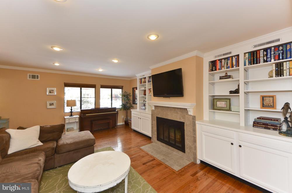 2233 Wheelwright Court Reston, VA 20191 - Photo 3 of 30 Family Room