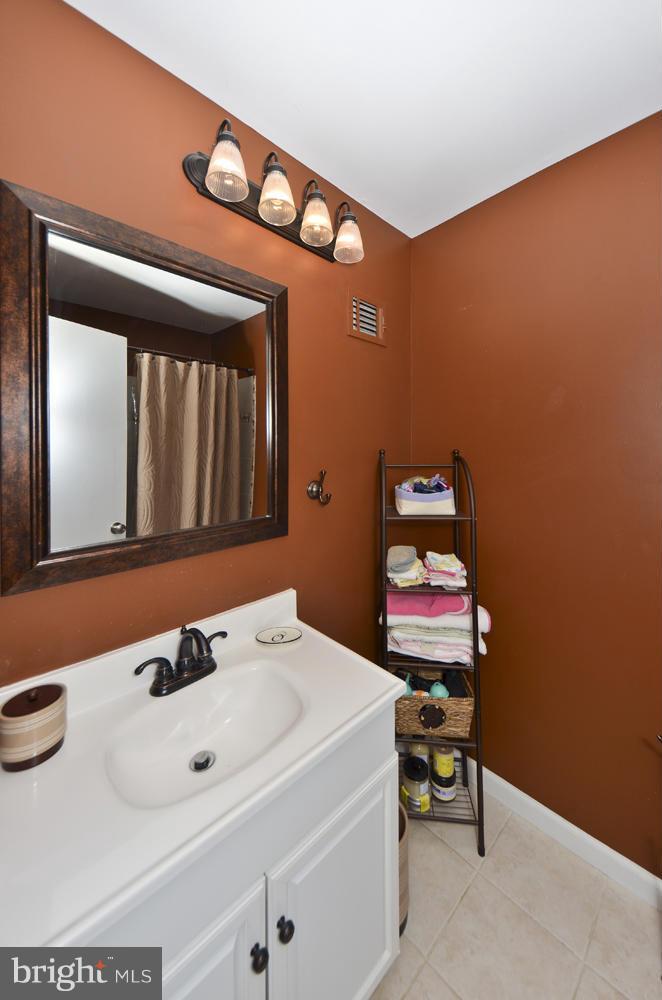 2233 Wheelwright Court Reston, VA 20191 - Photo 27 of 30 Bath