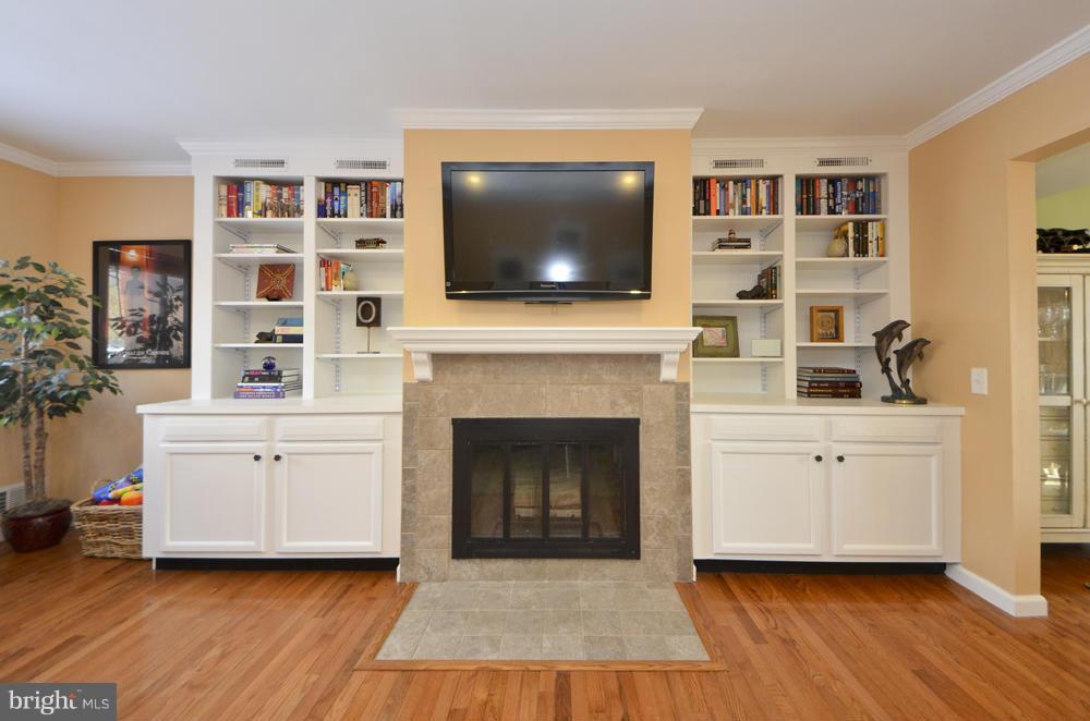 2233 Wheelwright Court Reston, VA 20191 - Photo 4 of 30 Family Room