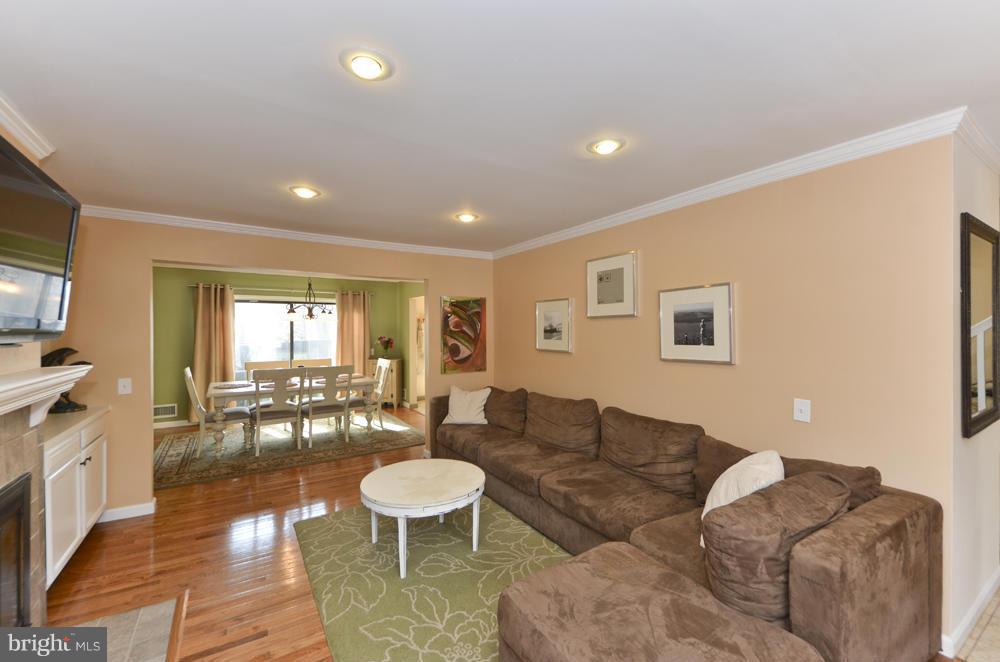 2233 Wheelwright Court Reston, VA 20191 - Photo 5 of 30 Family Room