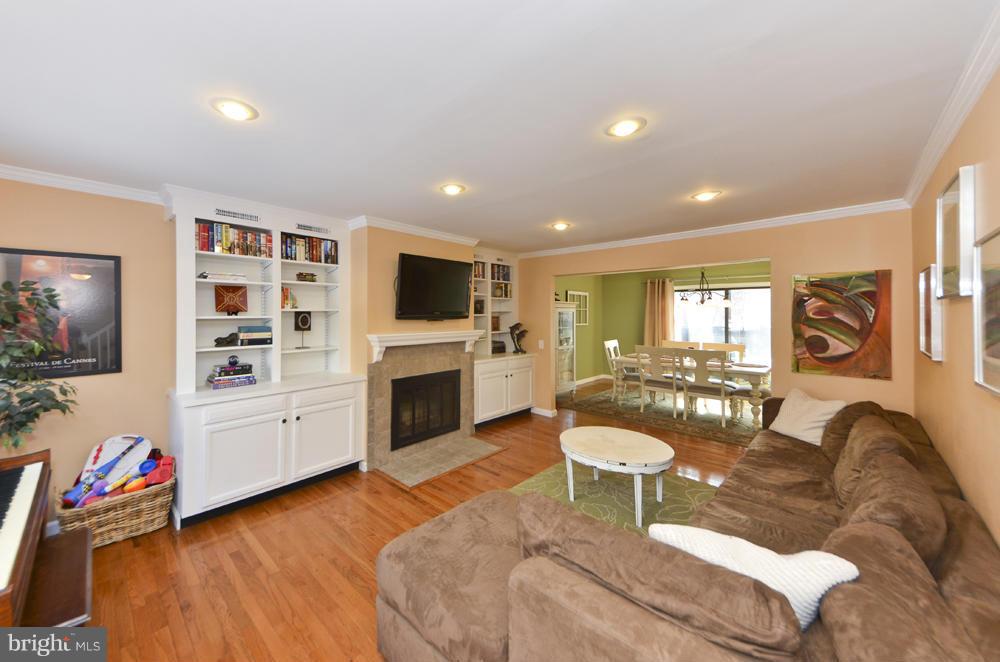 2233 Wheelwright Court Reston, VA 20191 - Photo 6 of 30 Family Room