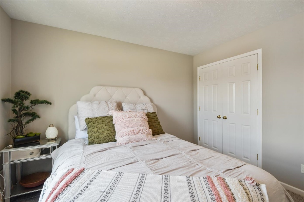 4622 Copper Ridge Road, Unit 4622 Champaign, IL 61822 - Photo 15 of 25 a bedroom with a bed and a potted plant