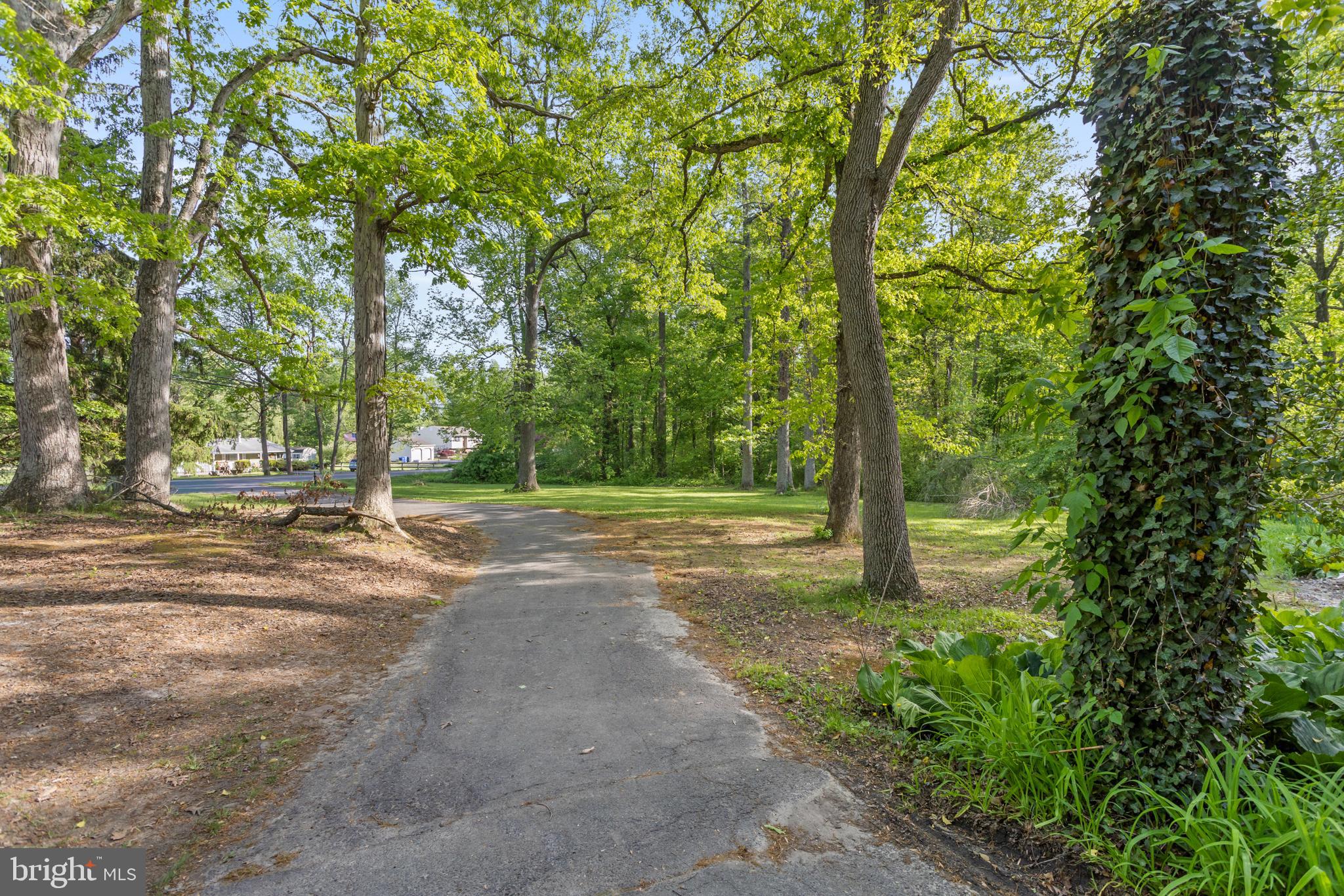 1025 Hedding Jacksonville Road Bordentown, NJ 08505 - Photo 4 of 32