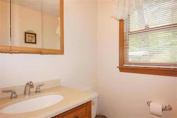 176 Fox Hill Road Burlington, MA 01803 - Photo 10 of 20 Gallery Image 10