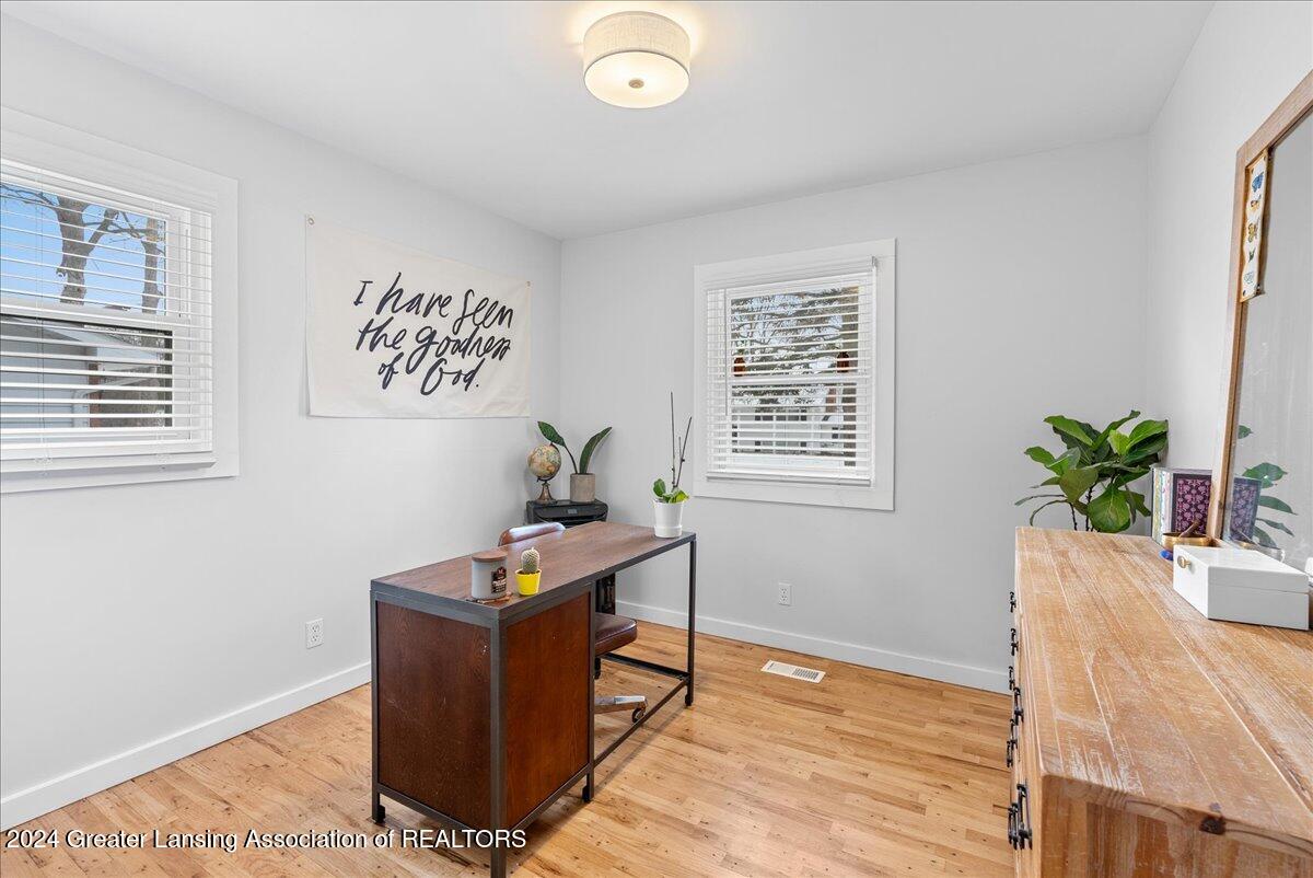 7402 Williamsburg Road Lansing, MI 48917 - Photo 18 of 29 14-Media Jett - 04