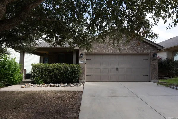 $2,100 | 5815 Southern Knoll, San Antonio, TX 78261