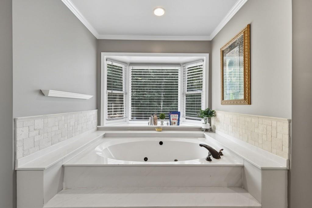 3810 Hardy Place Gainesville, GA 30506 - Photo 14 of 34 a bathroom with a bathtub and window