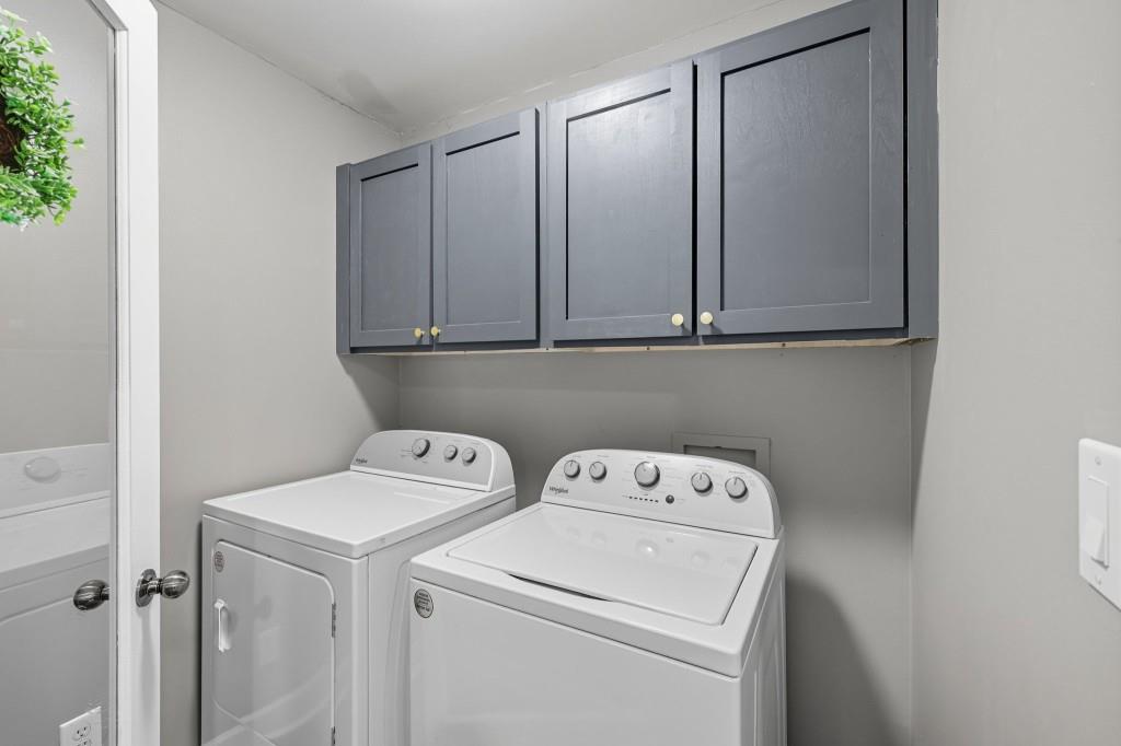 3810 Hardy Place Gainesville, GA 30506 - Photo 5 of 34 a utility room with dryer and washer