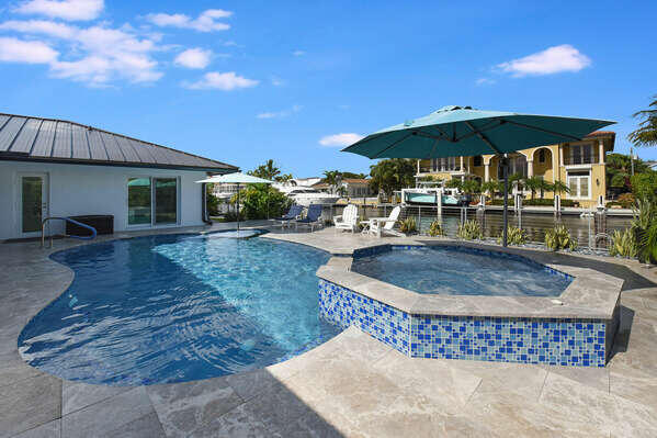 839 Enfield Street Boca Raton, FL 33487 - Photo 24 of 36 a table and chairs under an umbrella