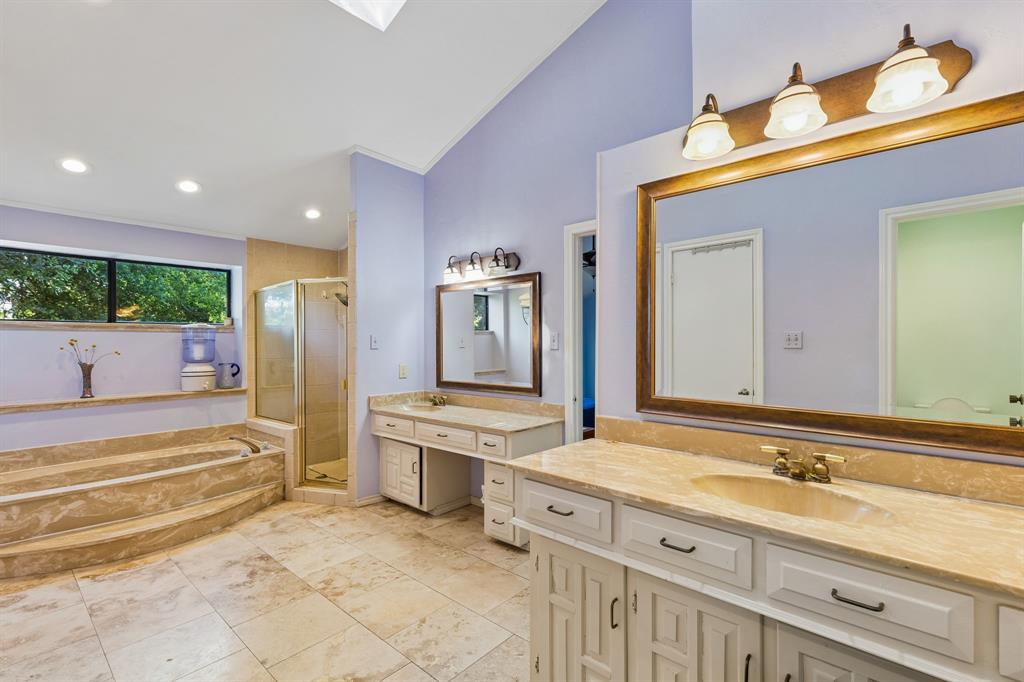 6502 Riverview Lane Dallas, TX 75248 - Photo 32 of 40 Dual vanity sinks, walk-in closets