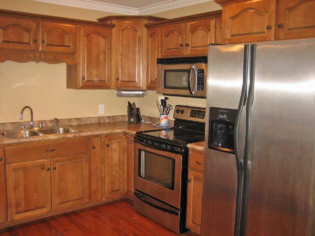 136 Fieldstone Lane Springfield, TN 37172 - Photo 9 of 18 All Stainless Appliances remain.