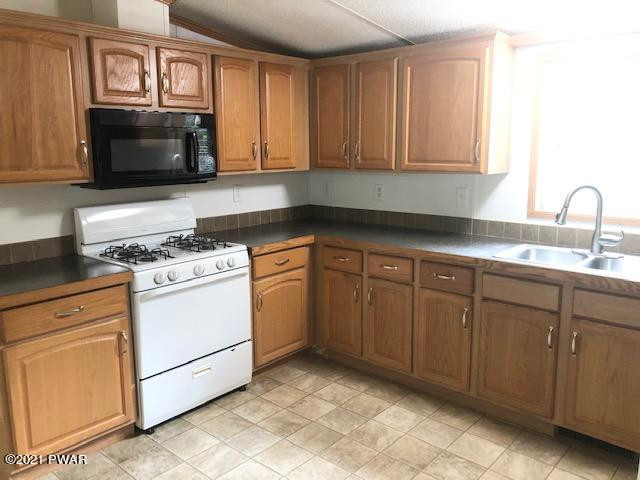126 Galahad Road Greeley, PA 18425 - Photo 4 of 25 Kitchen