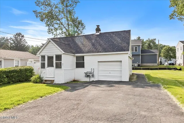 $1,500 | 41 Virginia Avenue, Unit 2, Colonie, NY 12205