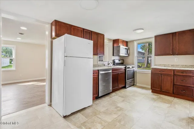 $1,500 | 41 Virginia Avenue, Unit 2, Colonie, NY 12205