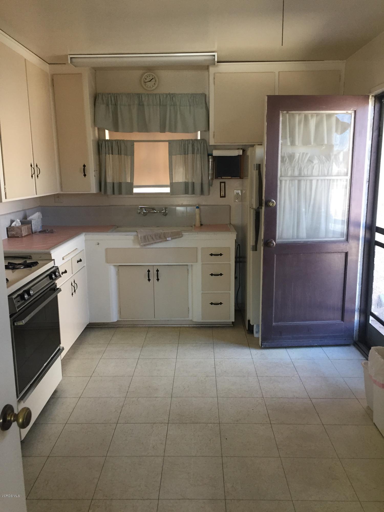 3033 G Street Oxnard, CA 93033 - Photo 4 of 11 IMG_3198