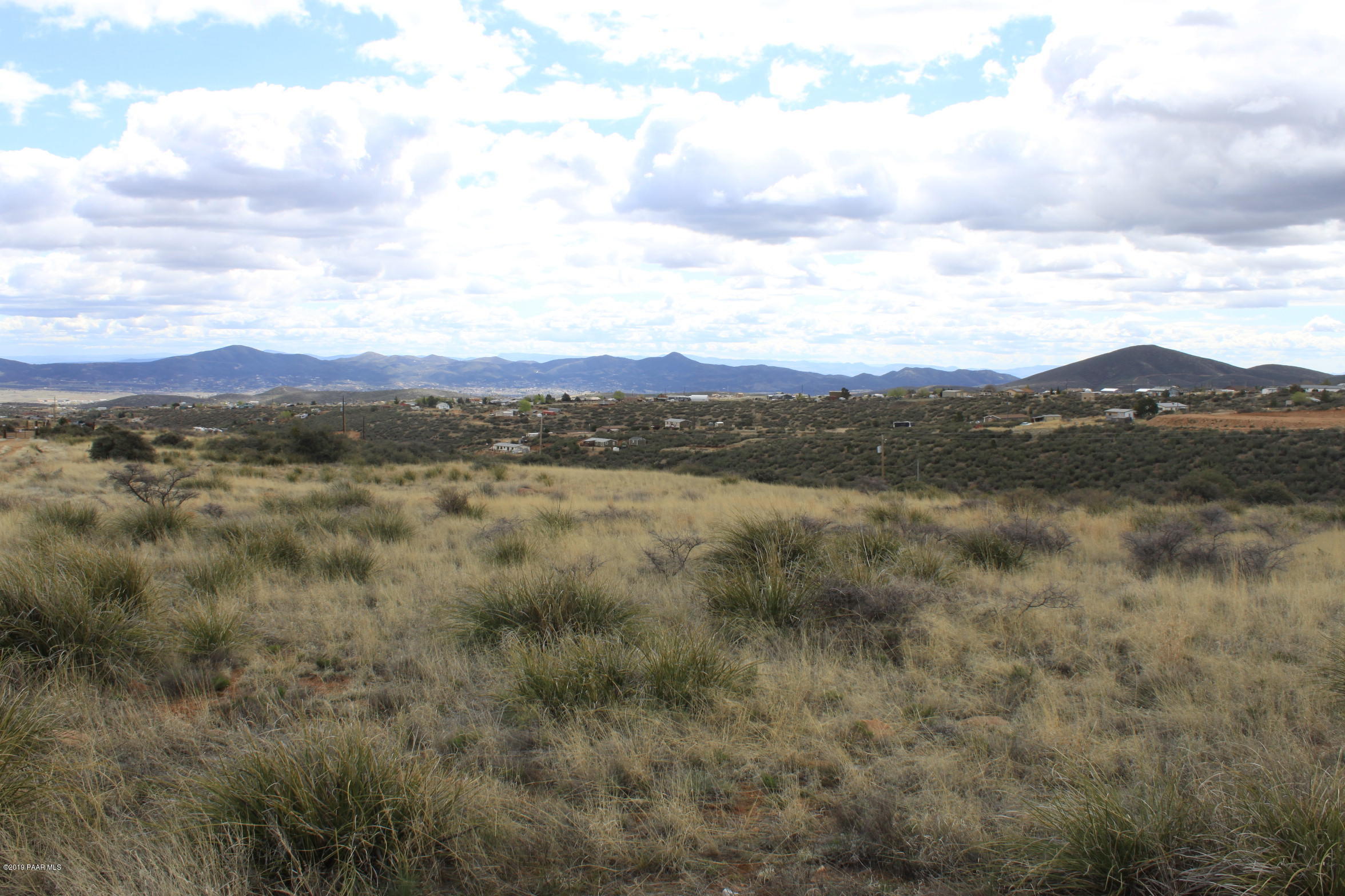 9240 Wolf Road Dewey-Humboldt, AZ 86327 - Photo 5 of 14 a view of lake with mountain