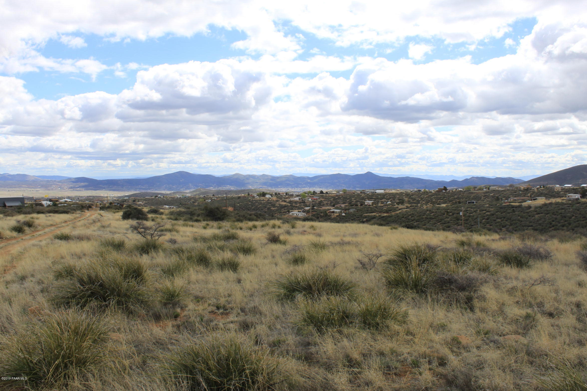 9240 Wolf Road Dewey-Humboldt, AZ 86327 - Photo 6 of 14 a view of city and green space