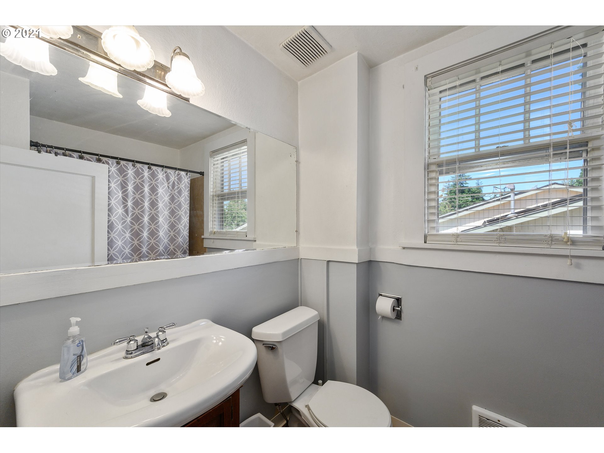 16039 Southeast Johnson Road Clackamas, OR 97015 - Photo 15 of 25 Gallery Image 15