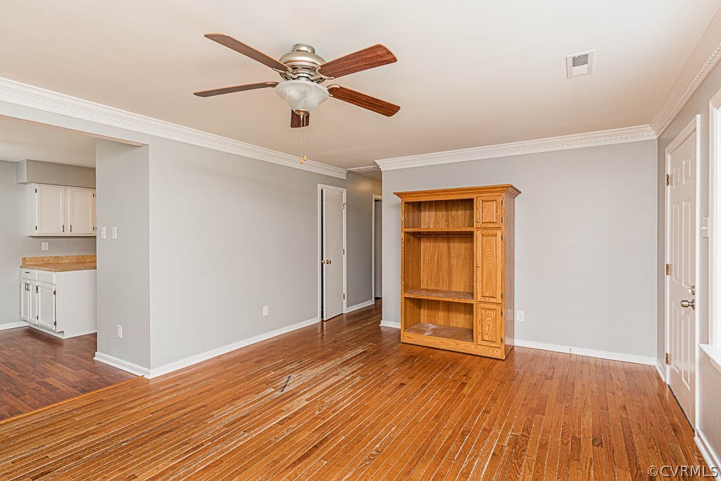 2550 Bethany Church Road Bumpass, VA 23024 - Photo 10 of 39 LIVING ROOM W/ HW FLOORS, CEILING FAN, CROWN, LARG