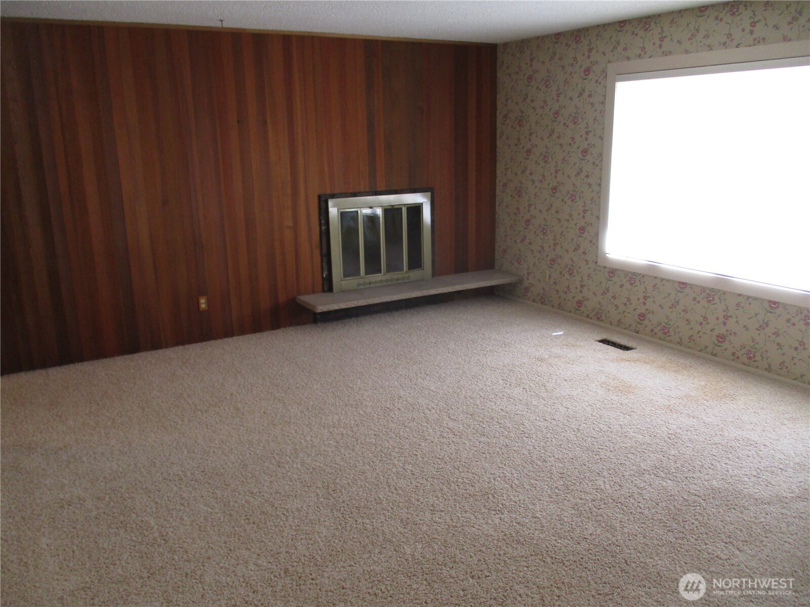 2499 Cottonwood Road Walla Walla, WA 99362 - Photo 10 of 19 a view of an empty room with entrance