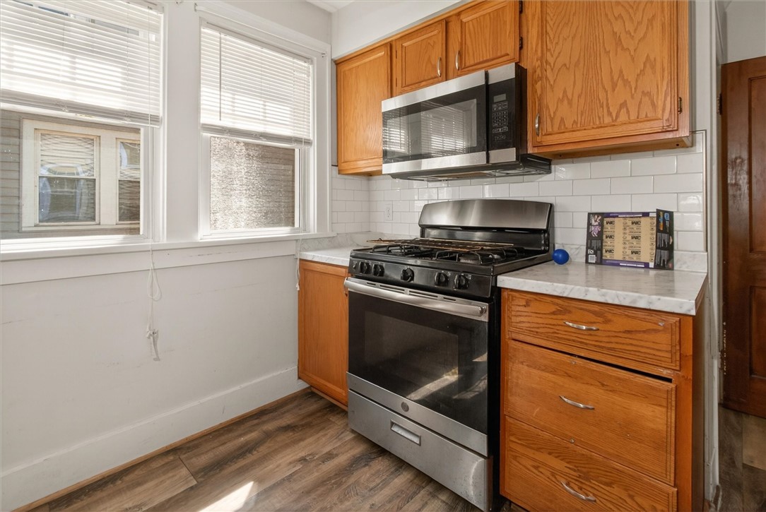 80 Pershing Drive Rochester, NY 14609 - Photo 7 of 37