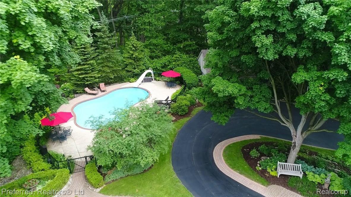 8039 Ridge Road Canton, MI 48187 - Photo 10 of 49 DJI_0019-1.jpg