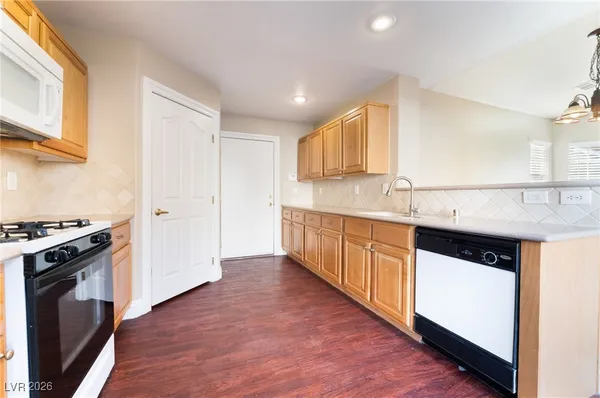 $2,300 | 4824 Violet Bay Court, Las Vegas, NV 89131