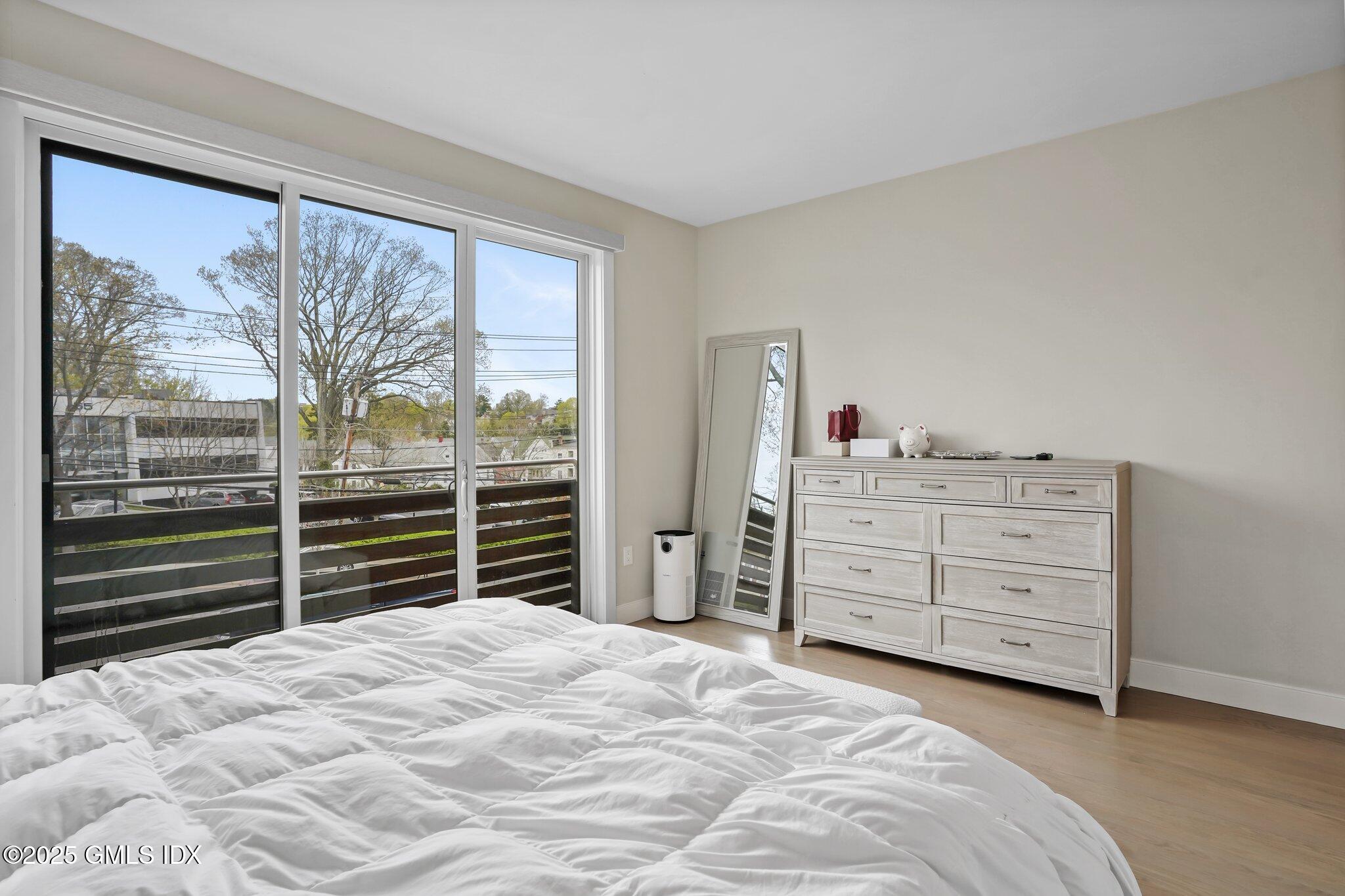 56 Old Field Point Road, Unit 1 Greenwich, CT 06830 - Photo 12 of 20 15-web-or-mls-56-old-field-plane-road-un
