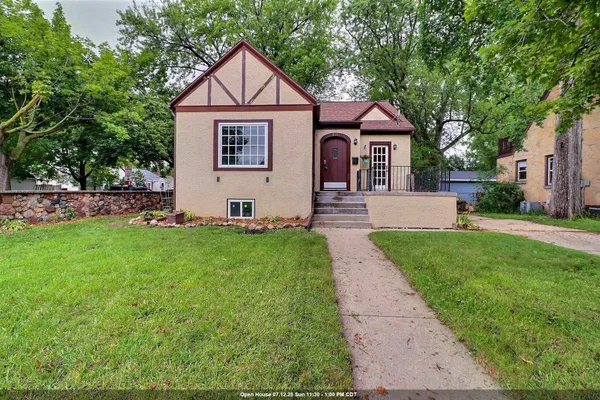 $299,900 | 221 Gray Street, Green Bay, WI 54303