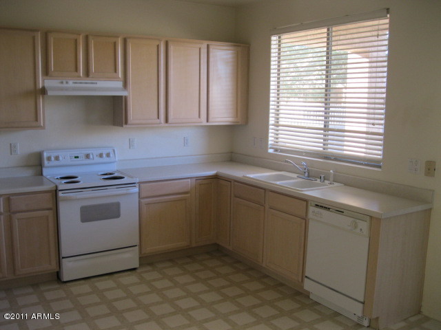 1138 East Ranch Court Gilbert, AZ 85296 - Photo 8 of 23 Kitchen View 2