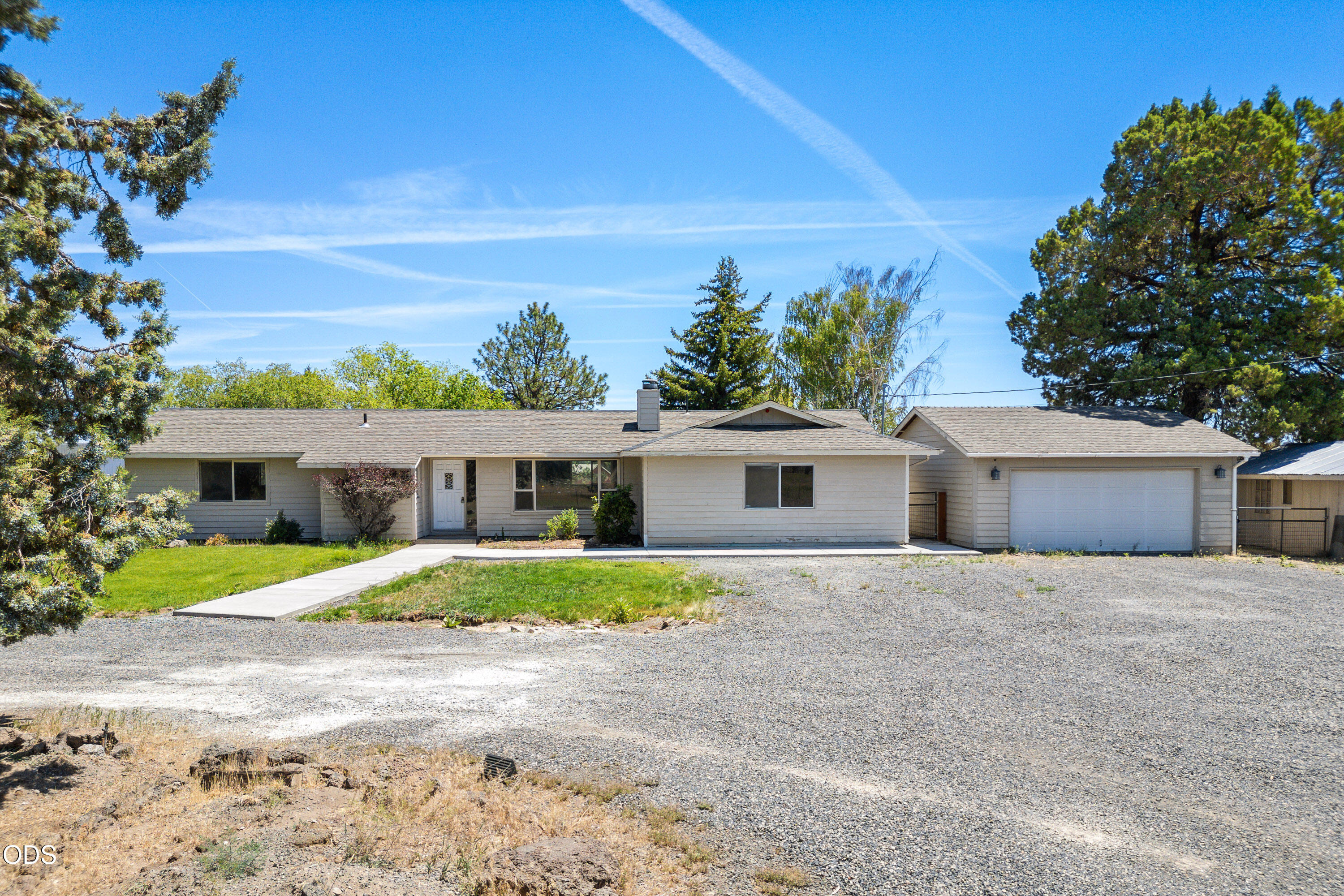 6492 Southwest 51st Street Redmond, OR 97756 - Photo 6 of 44