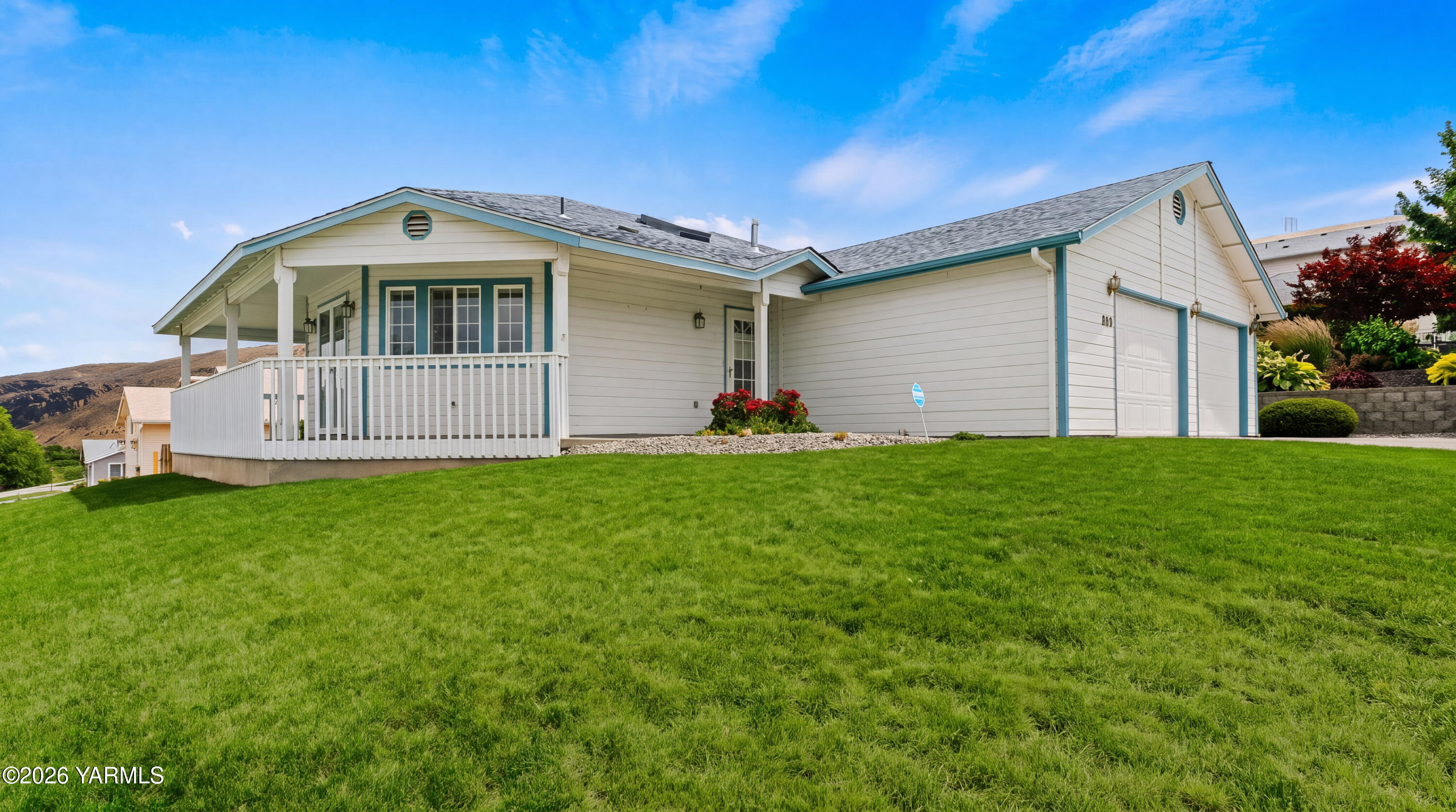 801 South 4th St Loop Selah, WA 98942 - Photo 1 of 33 001Main photo