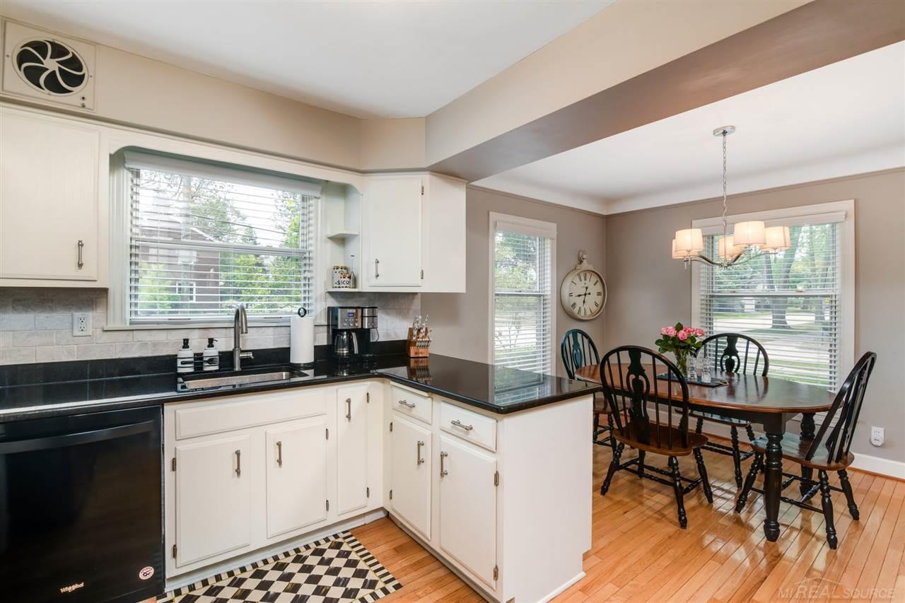 1684 Hawthorne Road Grosse Pointe Woods, MI 48236 - Photo 7 of 29