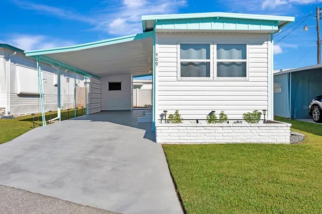 a house view with a outdoor space