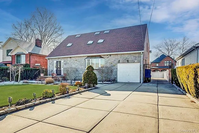 a view of a house with entertaining space