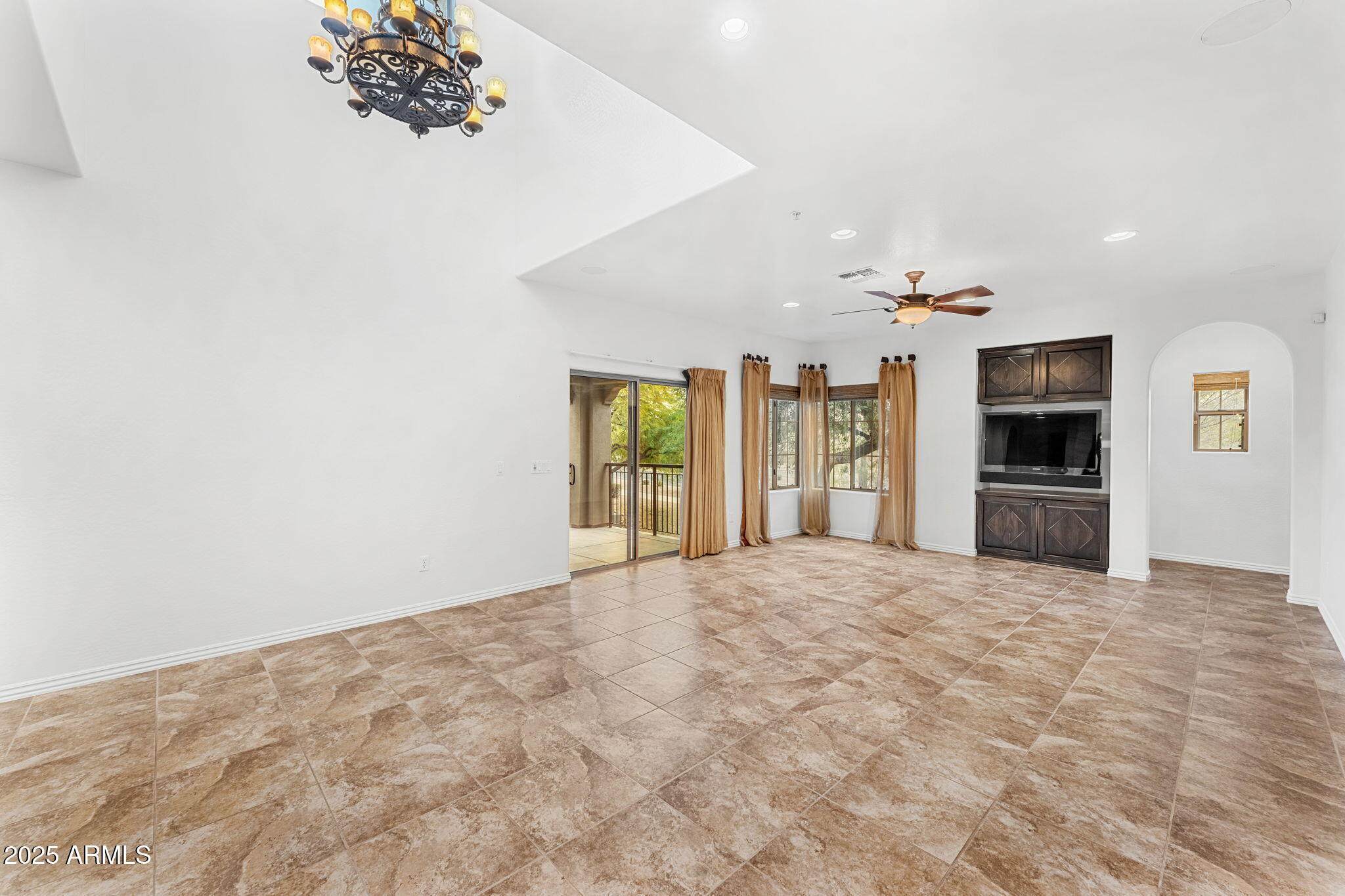 3935 East Rough Rider Road, Unit 1235 Phoenix, AZ 85050 - Photo 15 of 52 26-web-or-mls-DSC07183-HDR_1