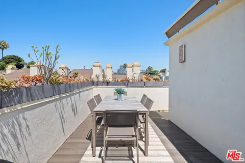 $1,099,000 | 1744 Granville Avenue, Unit 105, Los Angeles, CA 90025