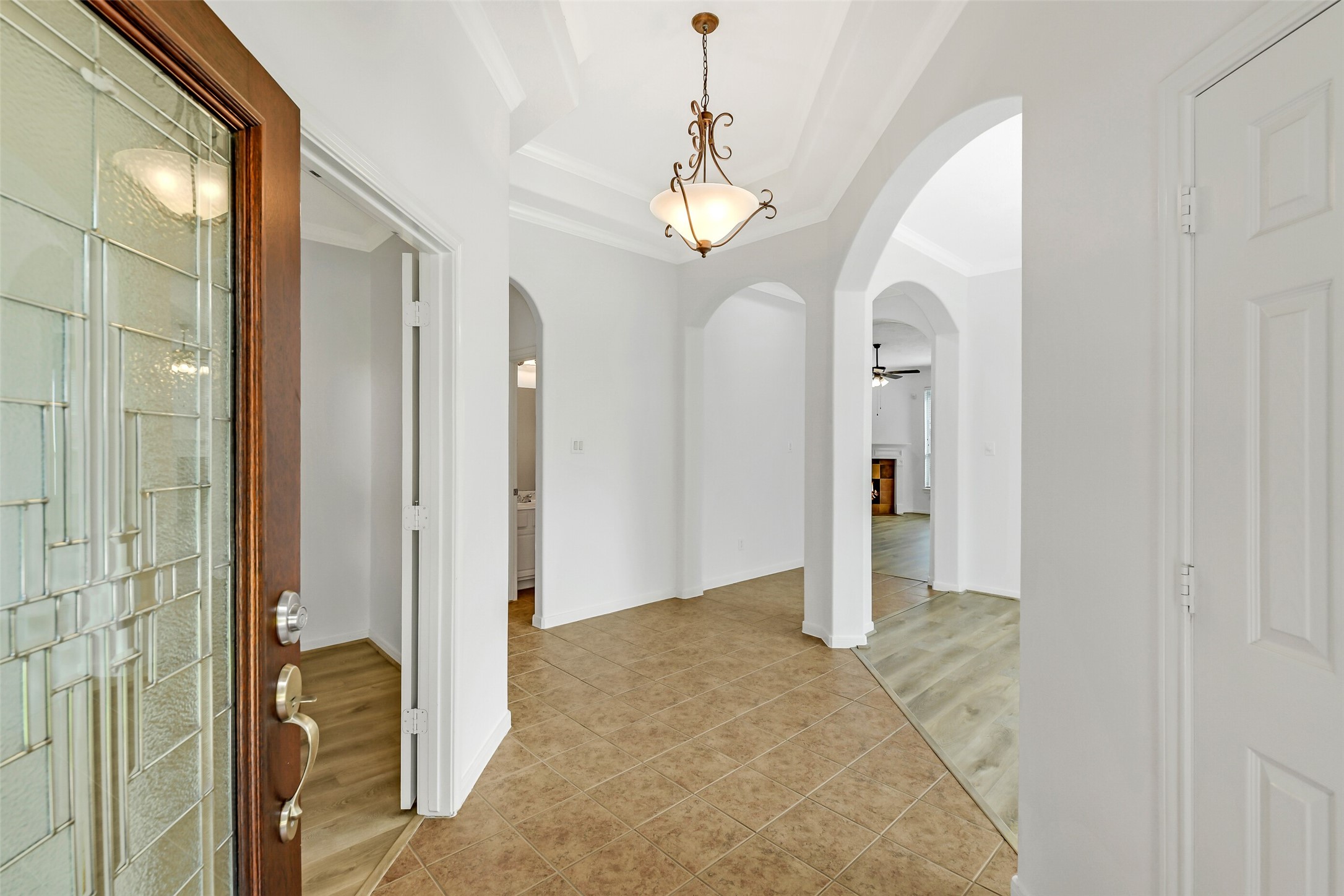19227 Countryhills Court Spring, TX 77388 - Photo 6 of 33 The welcoming entrance features high tray ceilings and elegant millwork.