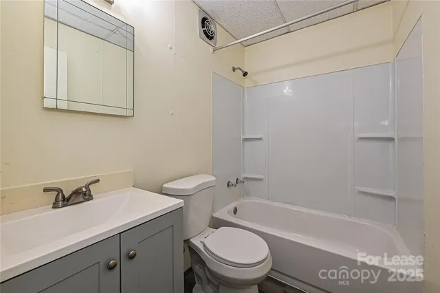 $850 | 260 Church Street North, Unit 2, Concord, NC 28025