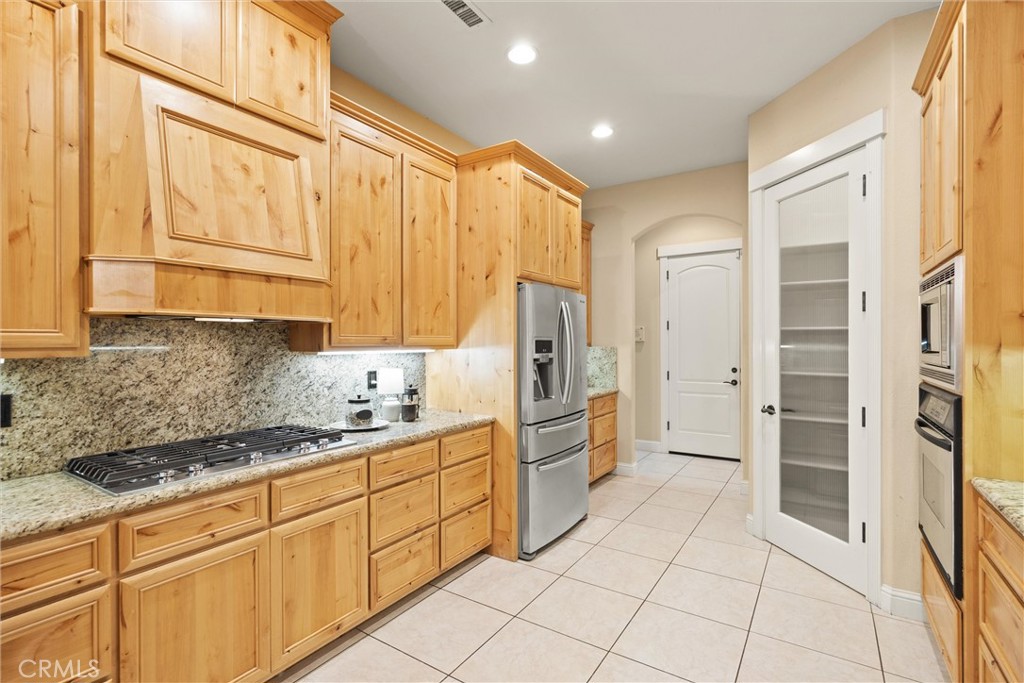10473 Bogie Way Chico, CA 95928 - Photo 25 of 46 a kitchen with stainless steel appliances a refrigerator and cabinets