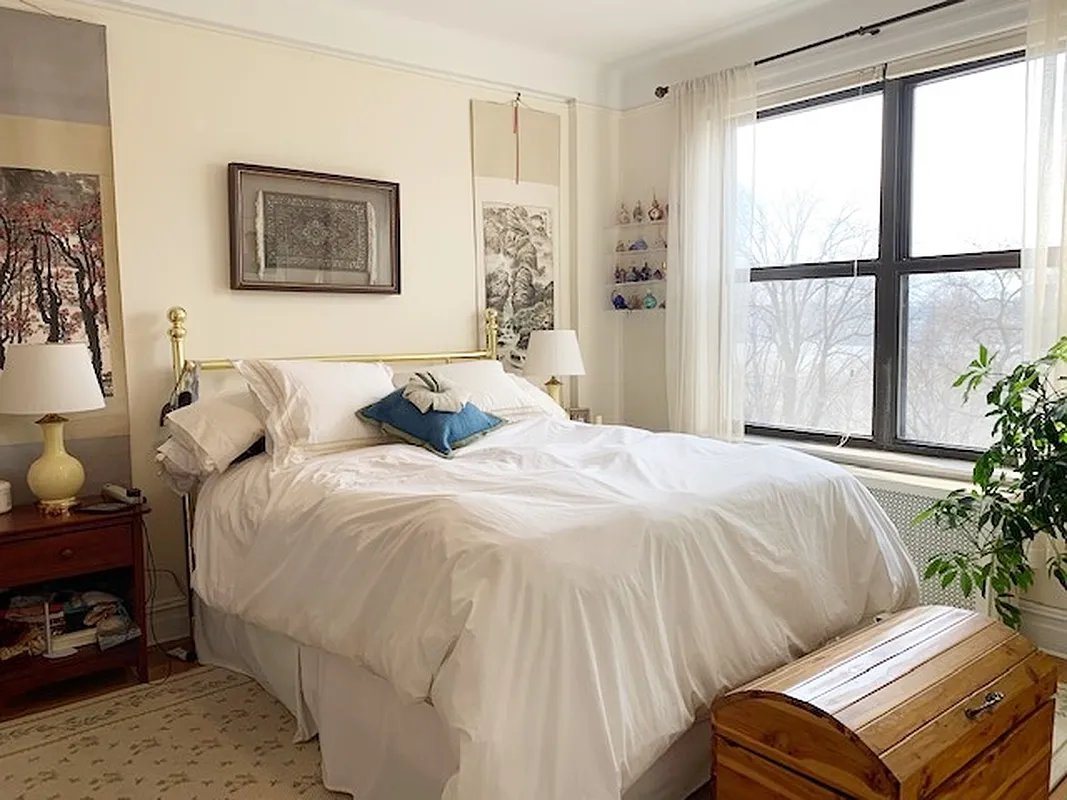 425 Riverside Drive, Unit 6J Manhattan, NY 10025 - Photo 6 of 17 a bedroom with furniture and a window