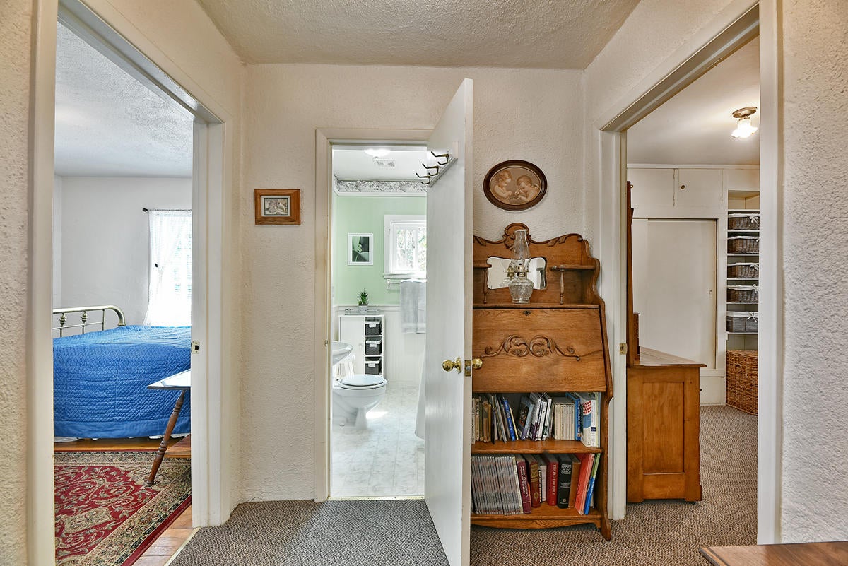 6380 Adams Road Talent, OR 97540 - Photo 14 of 37 14
