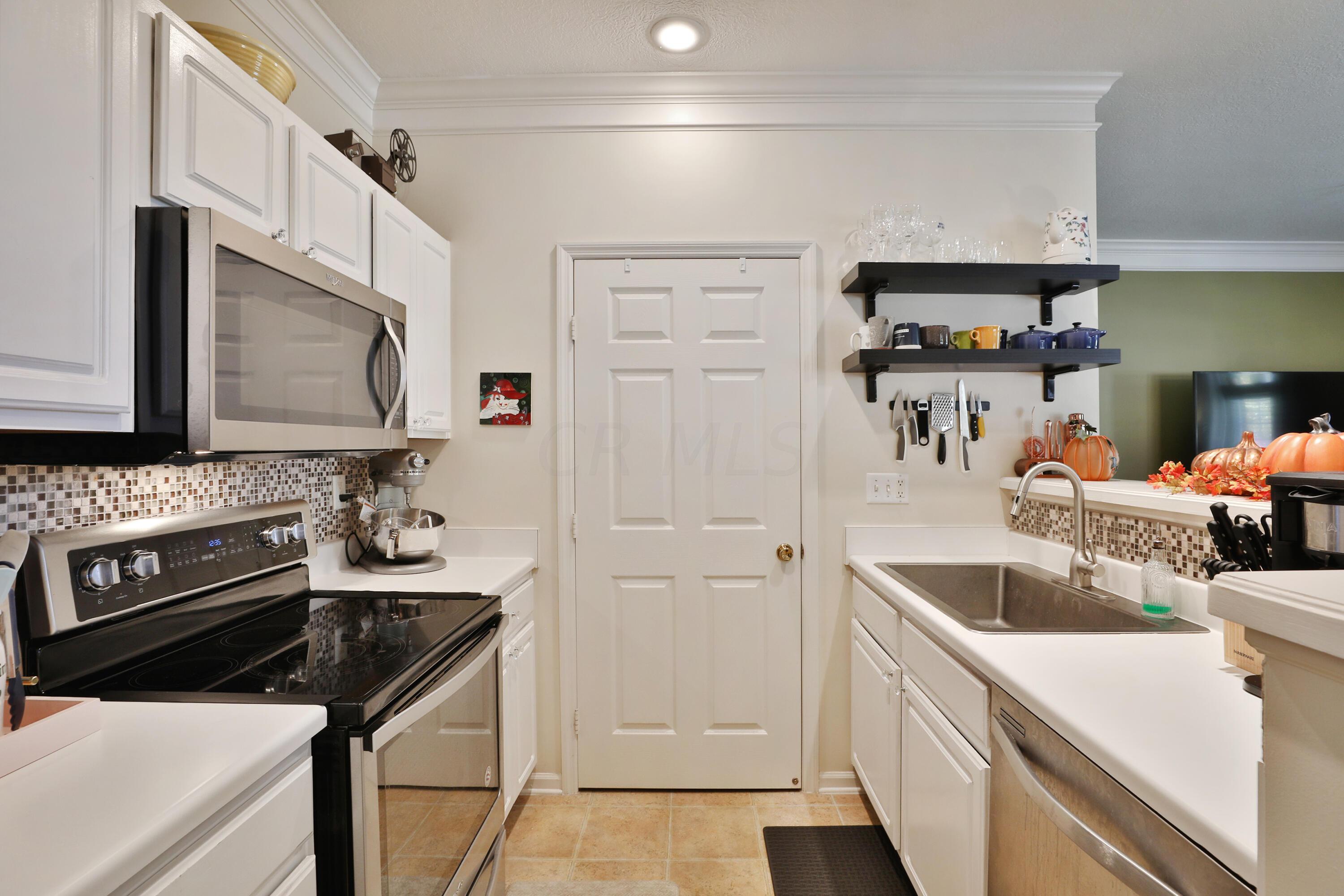6002 Inishmore Lane Dublin, OH 43017 - Photo 15 of 32 Kitchen