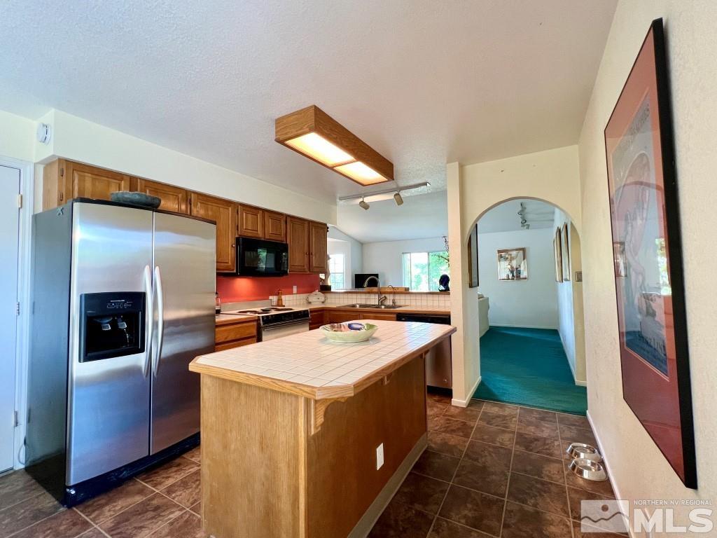 3365 Lookout Place Reno, NV 89503 - Photo 8 of 39 a kitchen with a sink stove and cabinets
