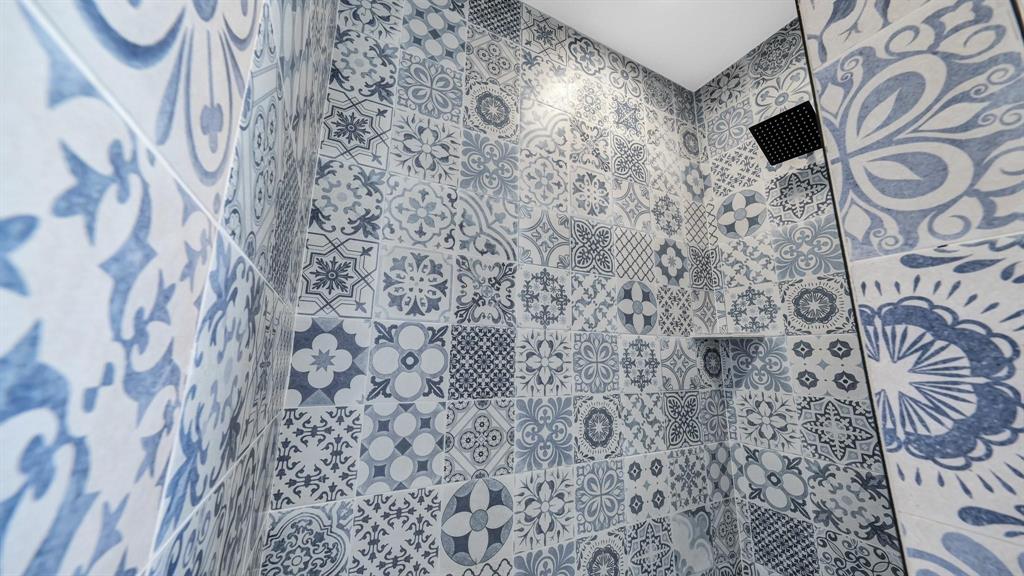 133 Prairie Lane Weatherford, TX 76087 - Photo 23 of 38 a bathroom with a shower curtain