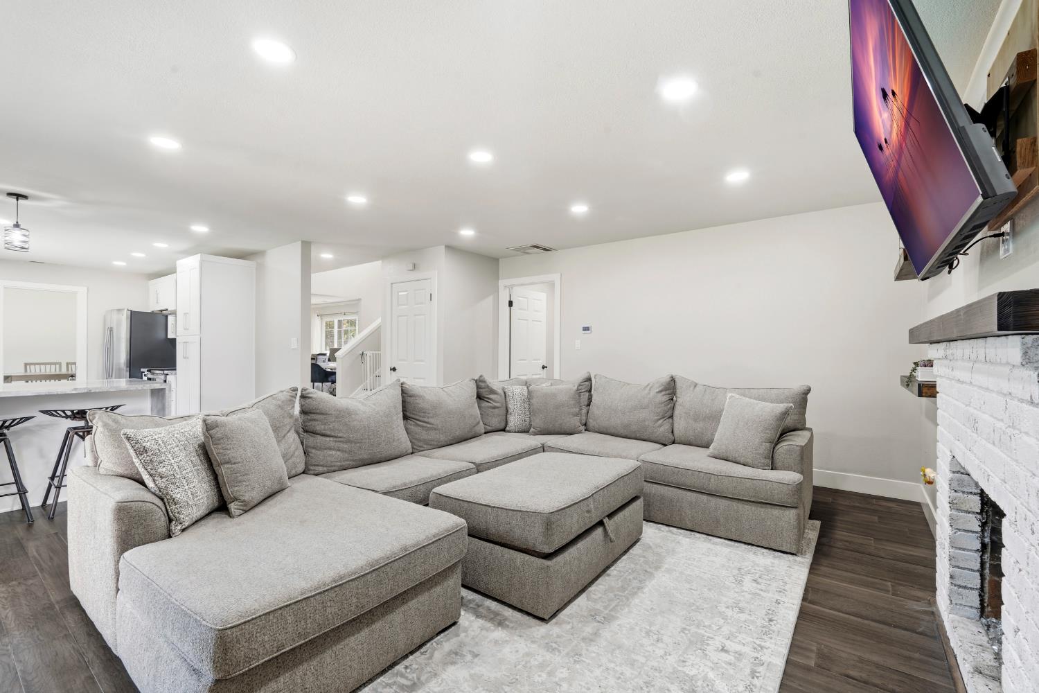 2017 Bridgewood Way Modesto, CA 95355 - Photo 11 of 43 Gallery Image 11