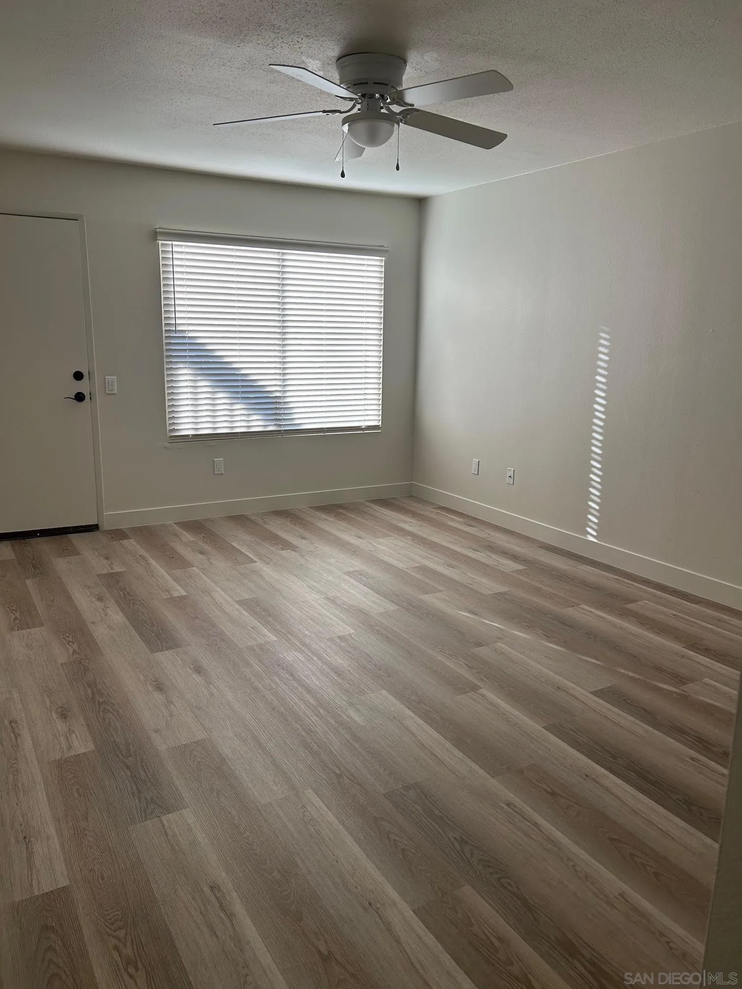 225 Melrose Avenue, Unit 2 Encinitas, CA 92024 - Photo 5 of 18 an empty room with windows
