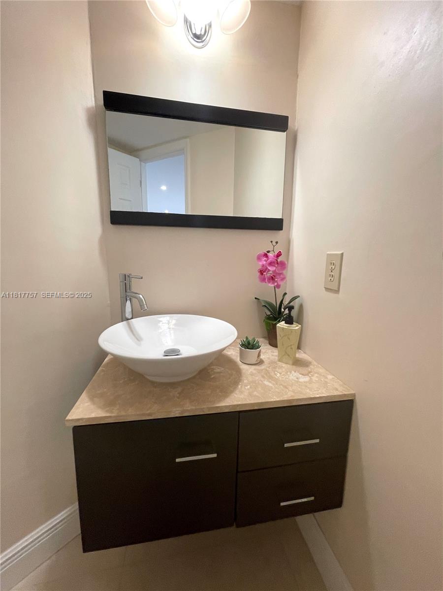 10290 Southwest 139th Court Miami, FL 33186 - Photo 24 of 66 Half Bath